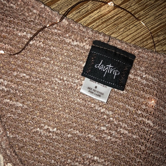 DayTrip Adorable long sleeve Top - Picture 6 of 7